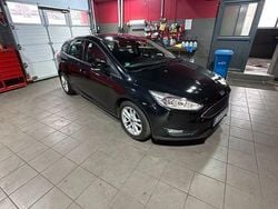 Schwarz Gebraucht 2015 Ford Focus Trend Limousine | 6.700 € (Fairer Preis)