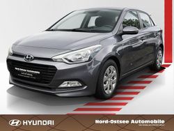 Grau Gebraucht 2017 Hyundai i20 Trend Limousine | 9.490 € (Fairer Preis)