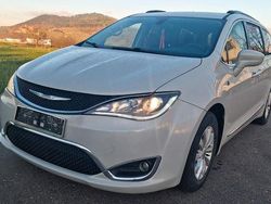 Beige Gebraucht 2017 Chrysler Pacifica Van / Kleinbus | 18.999 € (Guter Preis)