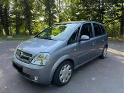 Grau Gebraucht 2005 Opel Meriva Van / Kleinbus | 2.500 € (Fairer Preis)