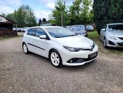 Weiß Gebraucht 2015 Toyota Auris Design Limousine | 9.990 € (Fairer Preis)