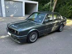 Grau Gebraucht 1988 BMW 325 Performance Limousine | 32.000 €