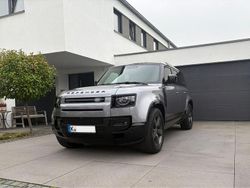 Grau Gebraucht 2024 Land Rover Defender SE Dynamic SUV | 78.900 € (Fairer Preis)