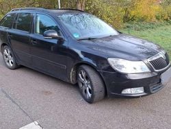 Schwarz Gebraucht 2010 Skoda Octavia Kombi | 5.200 € (Guter Preis)