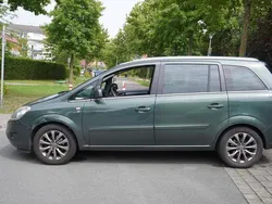 Andere farben Gebraucht 2010 Opel Zafira Van / Kleinbus | 3.800 € (Fairer Preis)