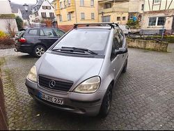 Grau Gebraucht 2000 Mercedes A140 Kleinwagen | 700 €