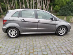 Grau Gebraucht 2009 Mercedes B200 Avantgarde Van / Kleinbus | 3.890 € (Guter Preis)
