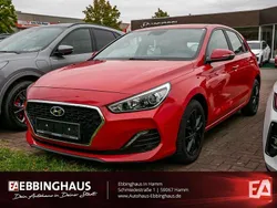 Rot Gebraucht 2018 Hyundai i30 Select Limousine | 13.490 € (Fairer Preis)