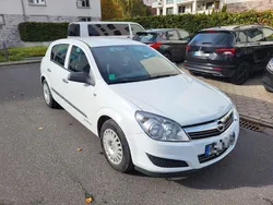 Weiß Gebraucht 2009 Opel Astra Edition Limousine | 2.999 € (Etwas zu teuer)