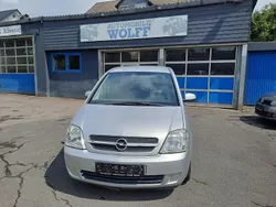 Silber Gebraucht 2004 Opel Meriva Van / Kleinbus | 3.300 € (Teuer)