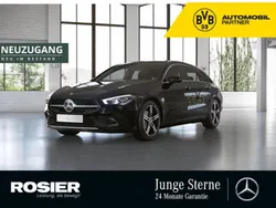 Schwarz / nachtschwarz Gebraucht 2022 Mercedes CLA200 Kombi | 29.675 € (Etwas zu teuer)