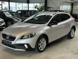 Silber Gebraucht 2015 Volvo V40 CC You! Kombi | 10.103 € (Fairer Preis)