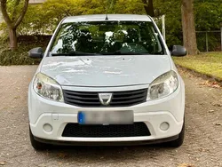 Weiß Gebraucht 2010 Dacia Sandero Kleinwagen | 1.250 €
