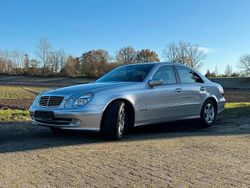 Silber Gebraucht 2004 Mercedes 220 Avantgarde Limousine | 5.900 €