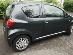 Grau Gebraucht 2006 Toyota Aygo Kleinwagen | 1.400 € (Fairer Preis)