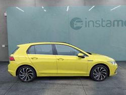 Gelb Gebraucht 2021 VW Golf VIII Style Kleinwagen | 20.899 € (Fairer Preis)