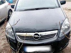 Schwarz Gebraucht 2011 Opel Zafira Van / Kleinbus | 3.500 € (Guter Preis)