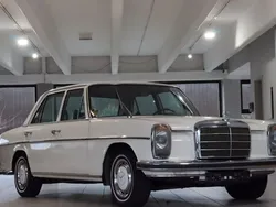 Beige Gebraucht 1972 Mercedes 200/8 Limousine | 12.980 €