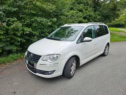 Weiß Gebraucht 2010 VW Touran Highline Van / Kleinbus | 6.500 € (Fairer Preis)