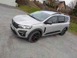 Grau Gebraucht 2022 Dacia Jogger Extreme Van / Kleinbus | 12.800 € (Guter Preis)