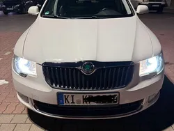 Weiß Gebraucht 2010 Skoda Superb Comfort Kombi | 5.000 € (Guter Preis)
