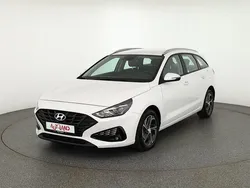 Weiß Gebraucht 2023 Hyundai i30 Kombi | 19.490 € (Fairer Preis)
