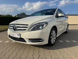 Weiß Gebraucht 2014 Mercedes B180 Van / Kleinbus | 11.600 € (Guter Preis)