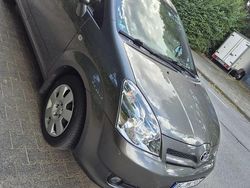 Silber Gebraucht 2007 Toyota Corolla Verso Van / Kleinbus | 5.900 € (Etwas zu teuer)