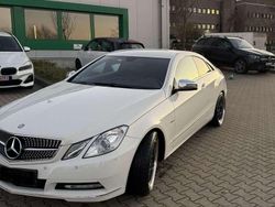 Weiß Gebraucht 2012 Mercedes E200 Coupé | 12.499 € (Fairer Preis)
