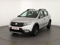 Grau Gebraucht 2017 Dacia Sandero Celebration Kleinwagen | 13.990 €