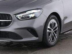 Mountain grau (metallic) Gebraucht 2024 Mercedes B200 Van / Kleinbus | 31.780 € (Guter Preis)
