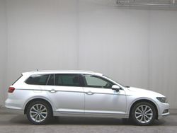 Weiss Gebraucht 2019 VW Passat Highline Limousine | 15.680 € (Guter Preis)