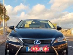 Violett Gebraucht 2015 Lexus CT200h Luxury Line Limousine | 13.999 € (Etwas zu teuer)