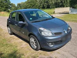 Grau Gebraucht 2005 Renault Clio II Kleinwagen | 950 €