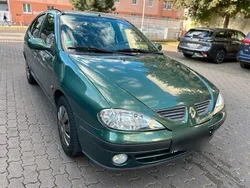 Grün Gebraucht 2002 Renault Mégane II Limousine | 1.890 € (Etwas zu teuer)