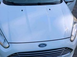 Weiß Gebraucht 2014 Ford Fiesta Kleinwagen | 5.100 €