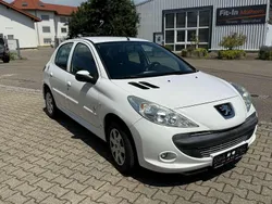 Lack weiss Gebraucht 2013 Peugeot 206 Kleinwagen | 3.500 € (Etwas zu teuer)