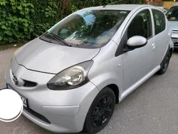 Silber Gebraucht 2008 Toyota Aygo Kleinwagen | 2.000 € (Fairer Preis)