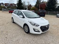Weiß Gebraucht 2017 Hyundai i30 Trend Kombi | 5.250 € (Guter Preis)