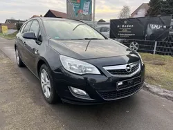 Karbonschw graphitschw midnigh Gebraucht 2011 Opel Astra Design Edition Kombi | 3.500 € (Guter Preis)