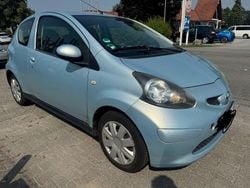 Blau Gebraucht 2005 Toyota Aygo City Kleinwagen | 800 € (Guter Preis)