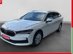 Weiss Neu 2025 Skoda Superb Essence Kombi | 40.990 € (Superpreis)