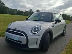 Weiß Gebraucht 2021 Mini Cooper Kleinwagen | 18.400 € (Fairer Preis)