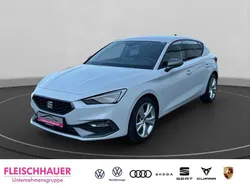 Weiss Gebraucht 2024 Seat Leon FR Limousine | 24.990 € (Guter Preis)