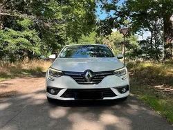 Weiß Gebraucht 2017 Renault Mégane IV Bose Edition Limousine | 12.300 € (Fairer Preis)
