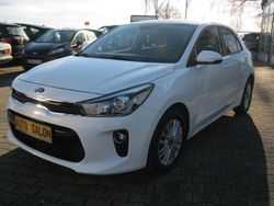 Weiß Gebraucht 2018 Kia Rio DREAM-TEAM Edition Limousine | 9.590 € (Fairer Preis)