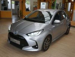 Silber Gebraucht 2021 Toyota Yaris Team Limousine | 18.990 € (Fairer Preis)