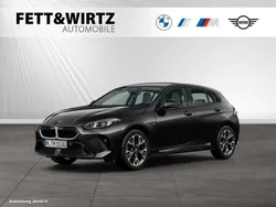 Saphirschwarz metallic Gebraucht 2024 BMW 118 M Sport Kleinwagen | 31.990 € (Fairer Preis)