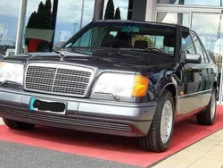 Schwarz Gebraucht 1993 Mercedes E420 Limousine | 36.900 €