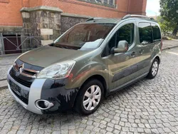 Grün Gebraucht 2010 Citroën Berlingo XTR Van / Kleinbus | 2.999 € (Superpreis)